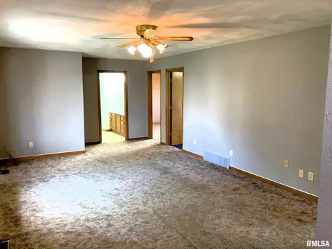 6433 Poe St, Springfield, IL 62707 photo 3