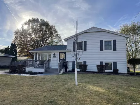 898 Hawkinson Ave, Galesburg, IL 61401