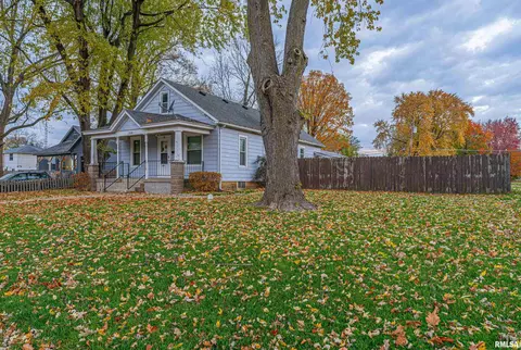 338 9th St, Lincoln, IL 62656