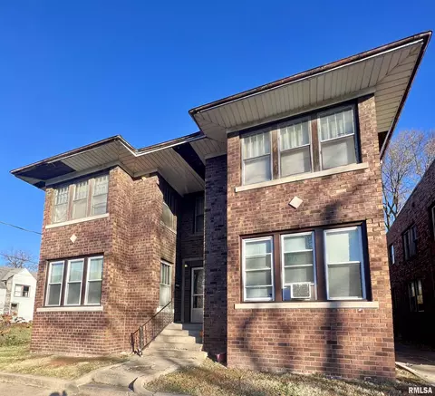 43 W North St, Galesburg, IL 61401