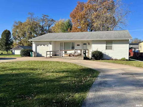 1084 Clark St, Galesburg, IL 61401