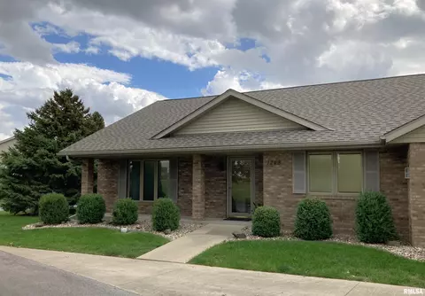 1248 Pine Tree Ln, Galesburg, IL 61401