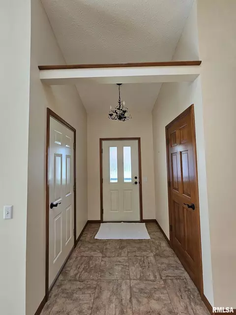2414 Checkerberry Ln, Springfield, IL 62711 photo 2