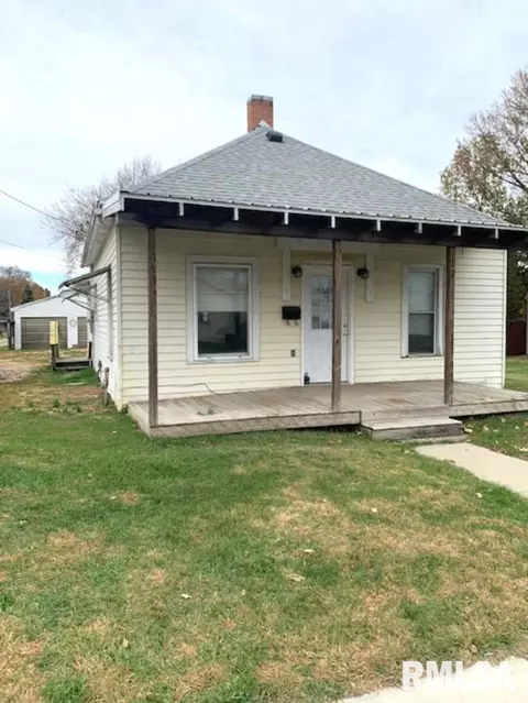 123 E Pine St, Virden, IL 62690 photo 2