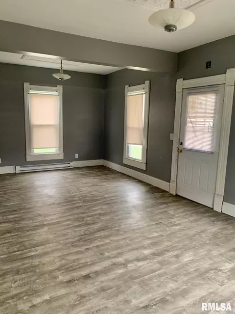 123 E Pine St, Virden, IL 62690 photo 11
