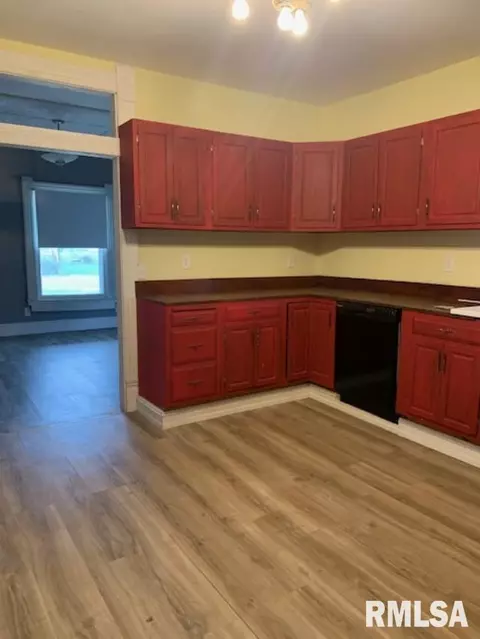 123 E Pine St, Virden, IL 62690 photo 6