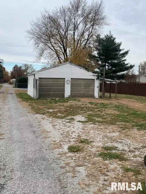 123 E Pine St, Virden, IL 62690 photo 20