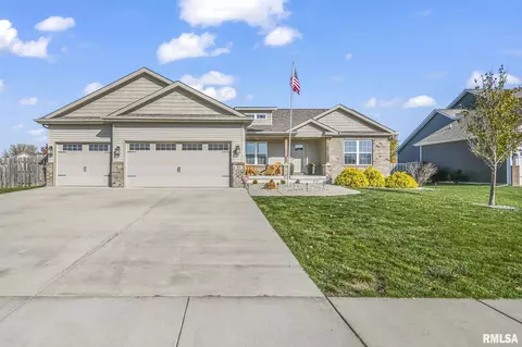 901 Cypress Dr, Chatham, IL 62629
