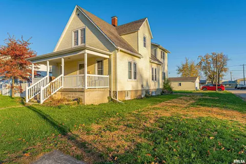 802 N Hamilton St, Lincoln, IL 62656
