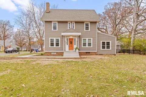 323 W Rutledge St, Petersburg, IL 62675