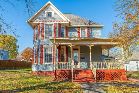 502 7th St, Lincoln, IL 62656