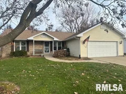 2106 Magnolia Dr, Jacksonville, IL 62650