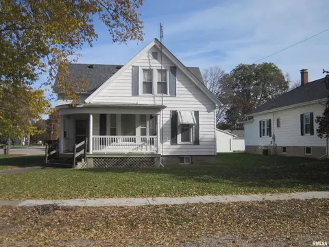 101 S Poplar St, Easton, IL 62633