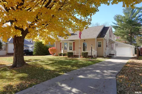 808 Brown Ave, Galesburg, IL 61401