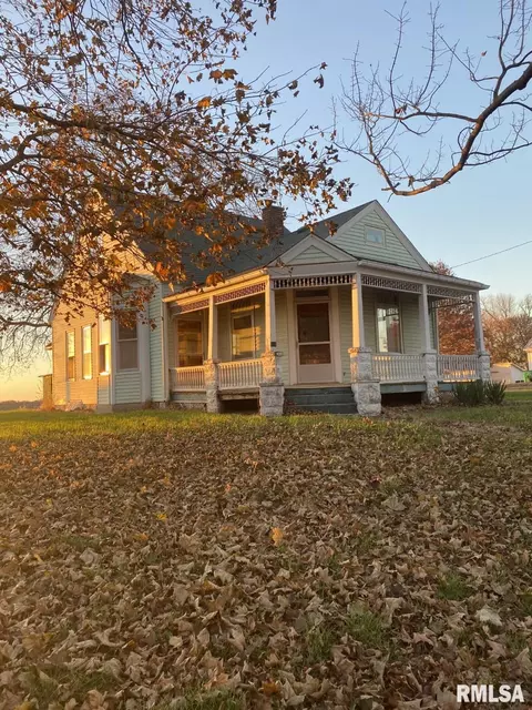 210 N Warsaw St, Ursa, IL 62376