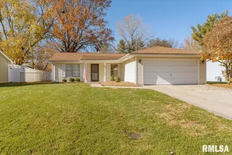 739 Woodland Dr, Chatham, IL 62629