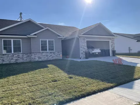 1486 Dearborn Dr, Springfield, IL 62711