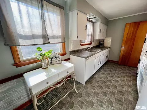 514 N Scott St, Mount Pulaski, IL 62548 photo 6