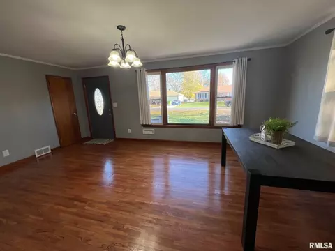 514 N Scott St, Mount Pulaski, IL 62548 photo 4