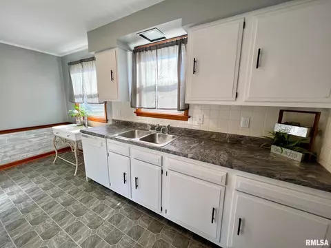 514 N Scott St, Mount Pulaski, IL 62548 photo 8