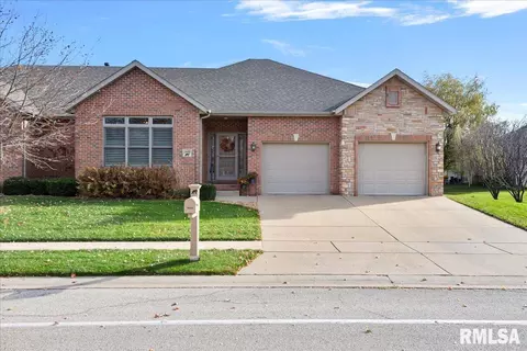 1800 Interlacken Dr, Springfield, IL 62704