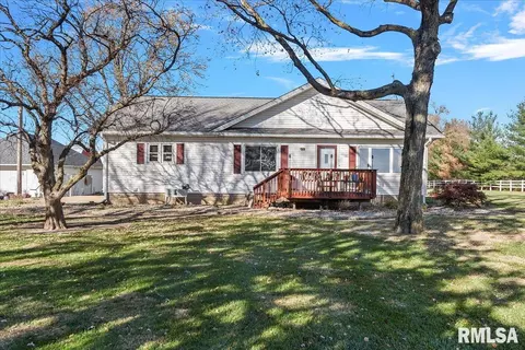 10017 Prairie Creek Rd, New Berlin, IL 62670