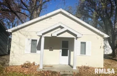 509 W Spruce St, Chatham, IL 62629