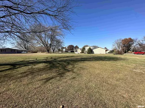 69 Bricker Cir, Avon, IL 61415 photo 5