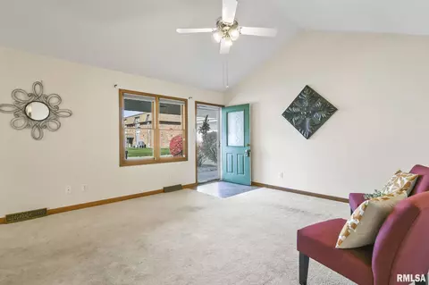 3060 Biscayne Dr, Springfield, IL 62707 photo 5