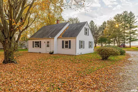 2801 Sunny View Dr, Illiopolis, IL 62539