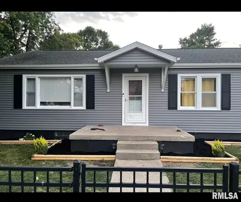 501 5th St, Pawnee, IL 62558