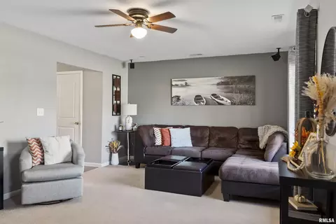 2714 Black Ave, Springfield, IL 62702 photo 4