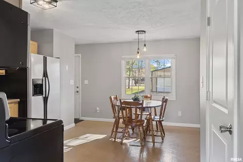 2714 Black Ave, Springfield, IL 62702 photo 8