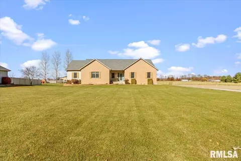 1285 Wayside Dr, Glenarm, IL 62536