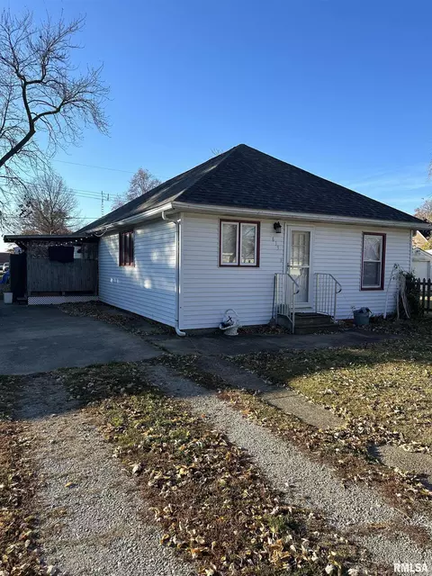 613 Prairie St, Kincaid, IL 62540