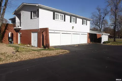 401 S Durkin Dr, Springfield, IL 62704 photo 5
