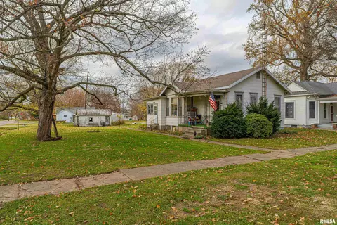 203 W Dekalb St, Mount Pulaski, IL 62548