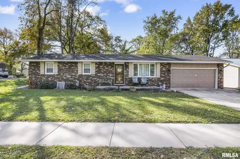 13 Powell St, Riverton, IL 62561 photo 4