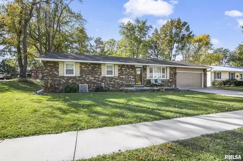 13 Powell St, Riverton, IL 62561 photo 2