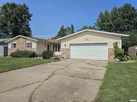 511 Rainbow Dr, Athens, IL 62613 photo 2