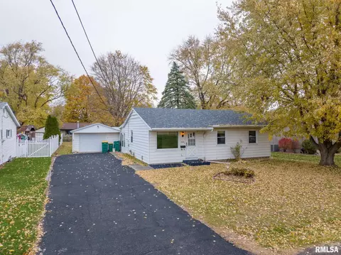 1171 Dudley St, Galesburg, IL 61401