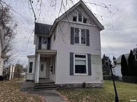 2018 State St, Quincy, IL 62301