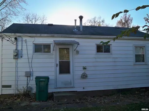 18 Hedge Dr, Springfield, IL 62707 photo 2