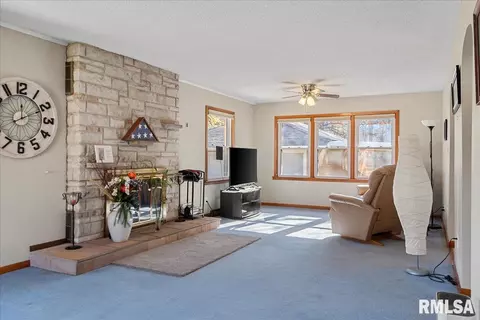 187 Circle Dr, Springfield, IL 62703 photo 3