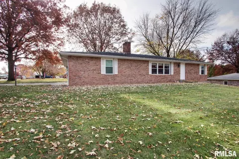 2218 N Sheridan Dr, Quincy, IL 62305