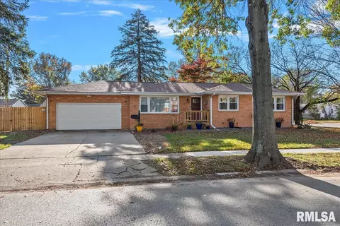 90 Glen Aire Dr, Springfield, IL 62703