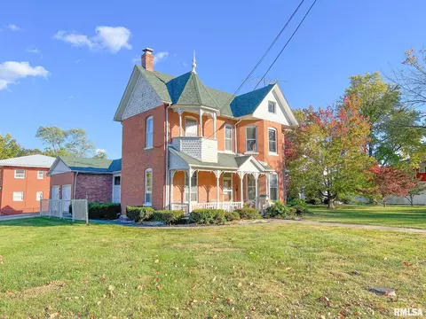 405 S Broad St, Carlinville, IL 62626