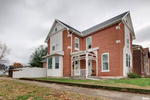 301 S 11th St, Quincy, IL 62301