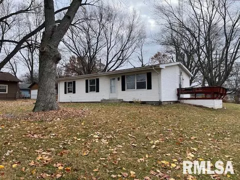 940 E Kinzie St, Riverton, IL 62561