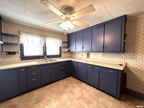 111 NW 2nd St, Galva, IL 61434 photo 8